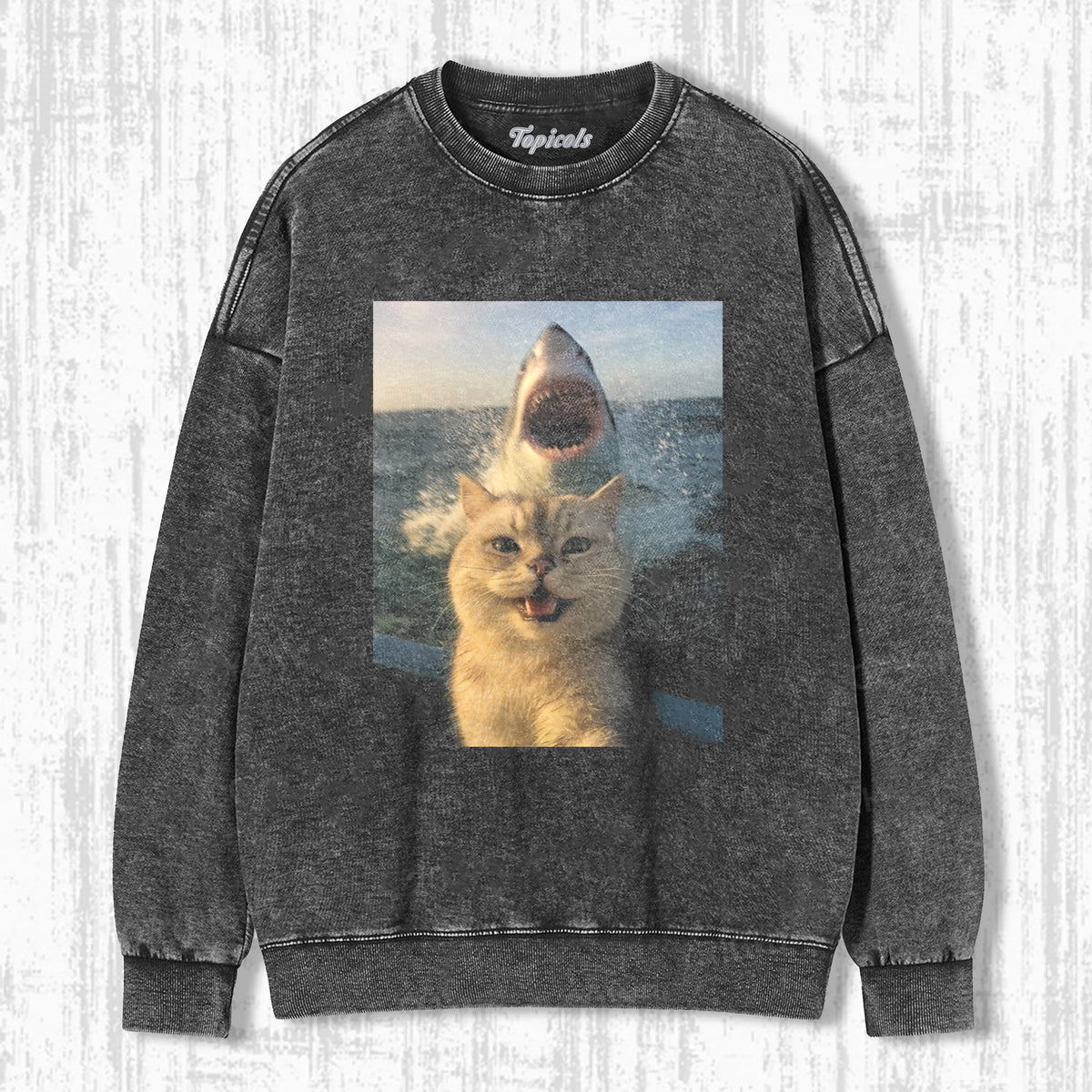 SCARING CAT  T-SHIRT
