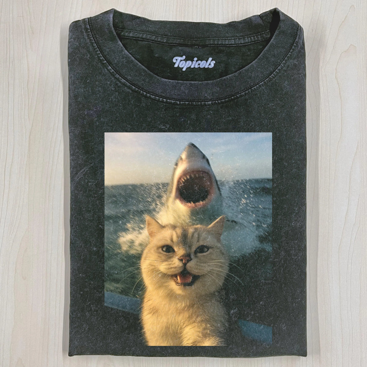 SCARING CAT  T-SHIRT